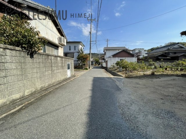 姫路市東山／売土地の前面道路含む現地写真
