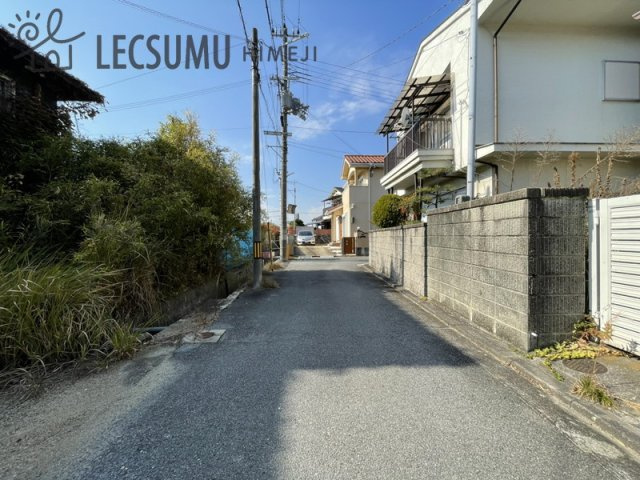 姫路市東山／売土地の前面道路含む現地写真