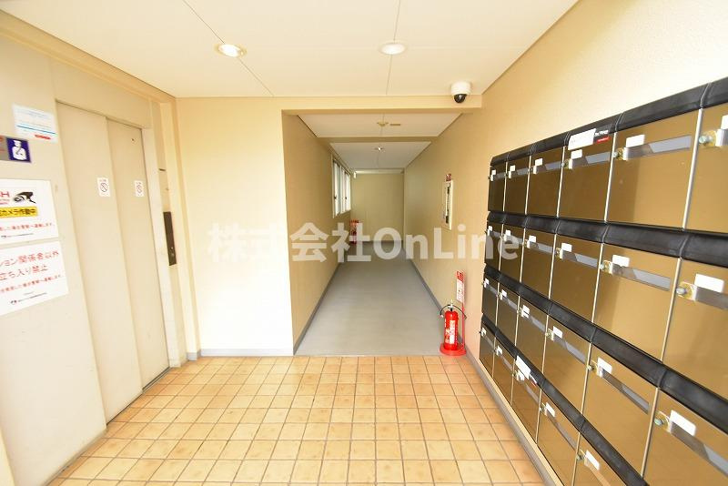 八尾市西山本町１丁目の賃貸マンションのロビー