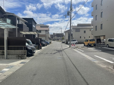 【前面道路含む現地写真】 | 明石市二見町西二見駅前四丁目　築浅戸建 | 前面道路約6ｍで駐車もラクラク♪