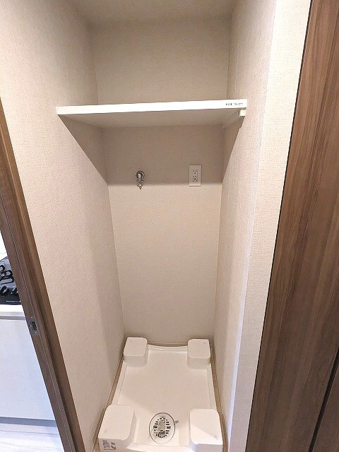 ワンルーフレジデンス新御徒町の設備|排水口のお手入れし易い様に排水口を手前中央に配置し、足高の防水パン