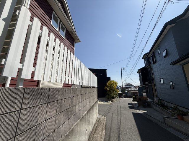 海まで1分！平成29年築　カナダ輸入注文住宅の前面道路含む現地写真|前面道路