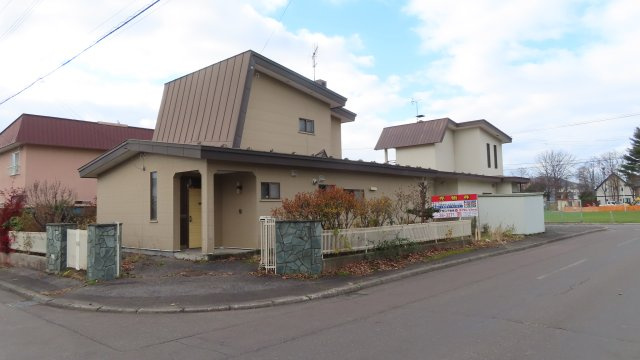 【外観】 | 北見市緑町６丁目２番１号　中古売家 | 角地