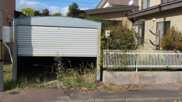 【駐車場】 | 北見市緑町６丁目２番１号　中古売家 | 車庫