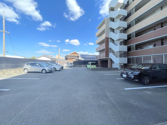 ピアセント長住南の駐車場