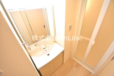 【洗面所】 | エイチ・ツーオー布施 | 明るい洗面所です