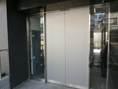 ★シンプルでスタイリッシュなエントランスです★