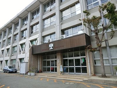 横須賀市立鷹取中学校まで1600ｍ
