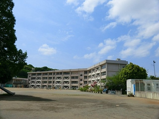横須賀市立鷹取小学校まで850ｍ