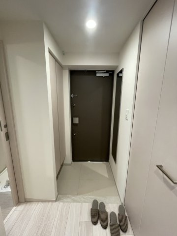 Dimus北浜の玄関