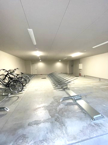 スプランディッド江坂DUEの駐車場
