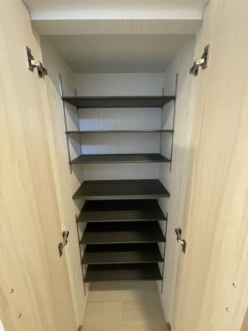 プレジオ江坂ROUGE　仲介手数料無料の収納