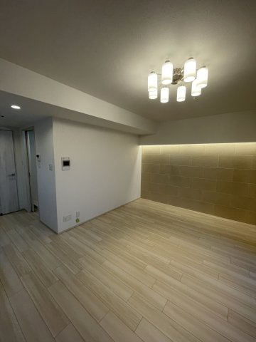 プレジオ江坂ROUGE　仲介手数料無料の居間・リビング