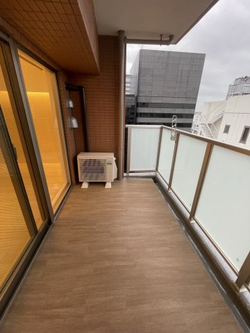 プレジオ江坂ROUGE　仲介手数料無料のバルコニー