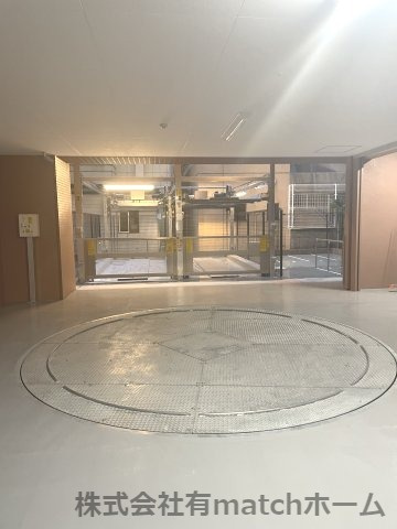 プレジオ江坂ROUGE　仲介手数料無料の駐車場