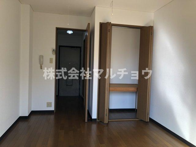 ミラノハイツの居間・リビング|こちらの居間で趣味の時間をお楽しみください