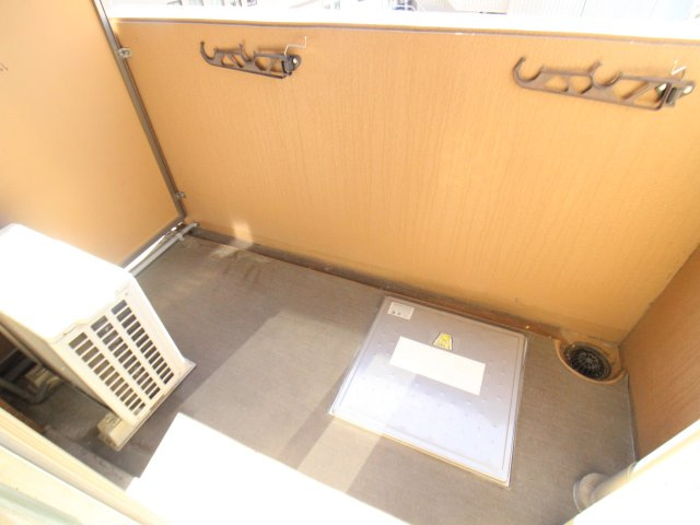 ライジングコート岸里玉出駅前のバルコニー|お洗濯にも便利なバルコニー付き