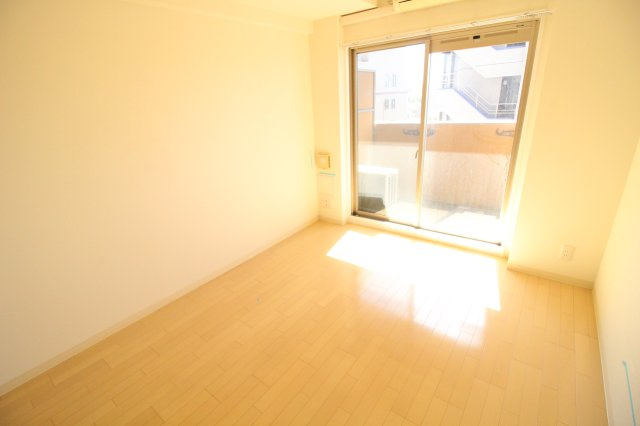 ライジングコート岸里玉出駅前の寝室|寝室です