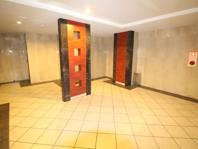 ライジングコート岸里玉出駅前のロビー|毎日通るロビーはこのようになっています