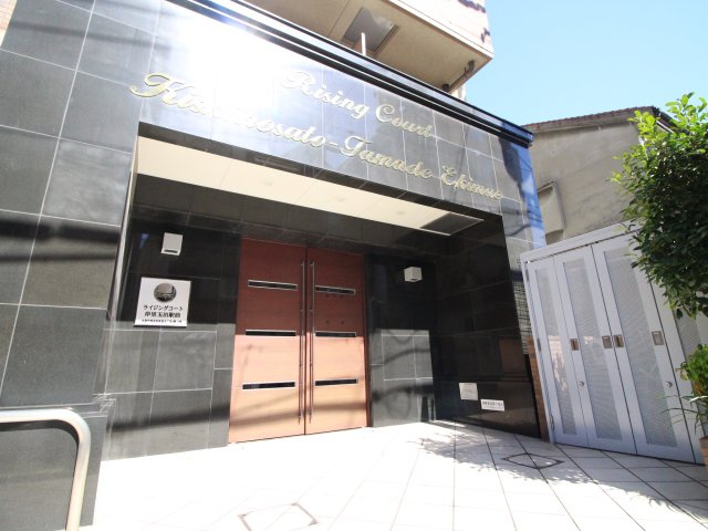 ライジングコート岸里玉出駅前のエントランス|建物の内部です