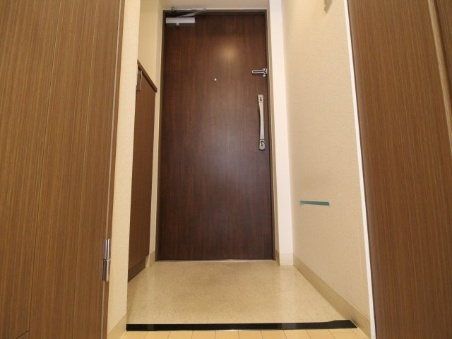 ライジングコート岸里玉出駅前の玄関|きれいな玄関です