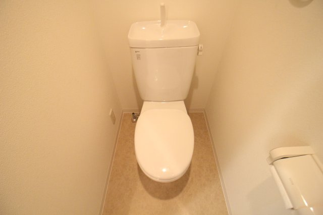 ライジングコート岸里玉出駅前のトイレ|落ち着いたトイレです