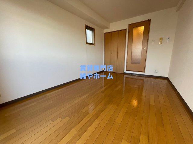 ドリームコート岸里の洋室|ゆったりした洋室です