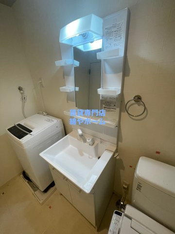 WING住之江の独立洗面台|朝の支度にも助かる、独立の洗髪洗面化粧台