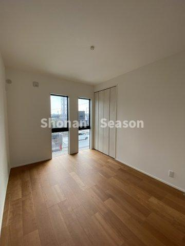 【洋室】 | ゲストを招きやすく、プライベートタイムが充実する全室６帖以上◎
収納もしっかり完備され空間を有効利用できます♪