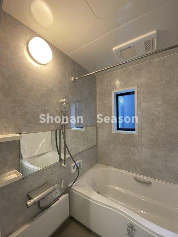 【浴室】 | １日の疲れは足をまっすぐ伸ばしてゆったり癒して下さいね♪
浴室乾燥機や追い焚き機能付き◎設備も充実していますよ。