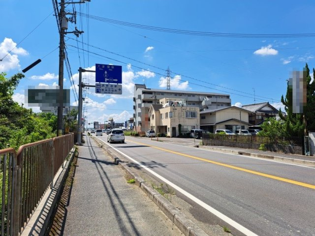 野洲市小篠原　店舗兼住宅の前面道路含む現地写真