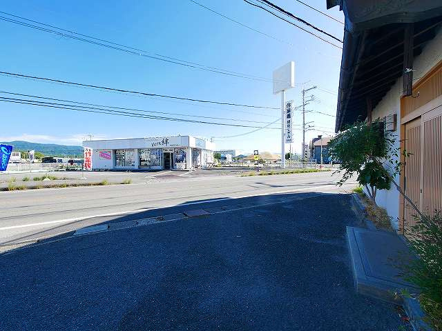 上三橋　小西貸店舗の駐車場