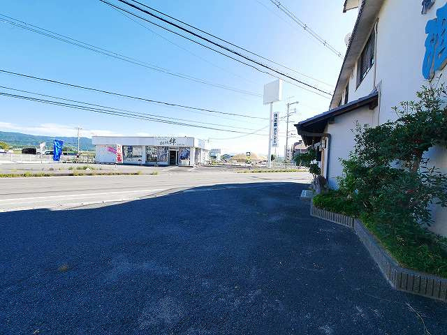 上三橋　小西貸店舗の駐車場