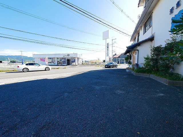 上三橋　小西貸店舗の駐車場