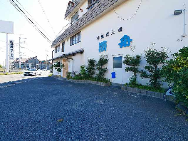 上三橋　小西貸店舗の駐車場