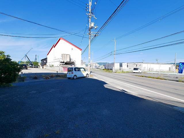 上三橋　小西貸店舗の駐車場