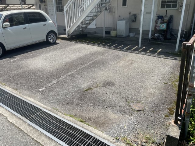 ドリームハウス岡本の駐車場