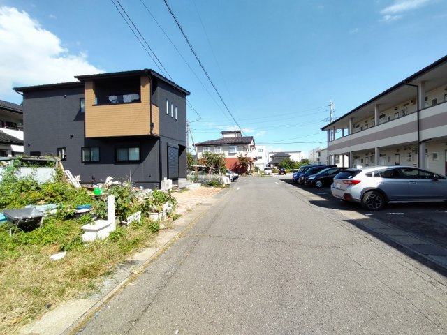 高崎市福島町売土地の前面道路含む現地写真