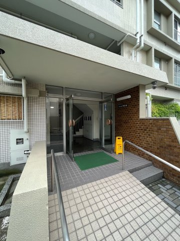 マンション市谷台のエントランス