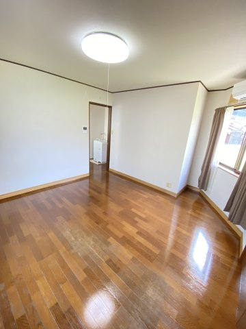 ハイツ山村の居間・リビング|こちらの居間で趣味の時間をお楽しみください