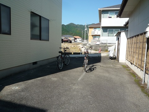 ハイツ山村の駐車場|駐車場に車を止められます