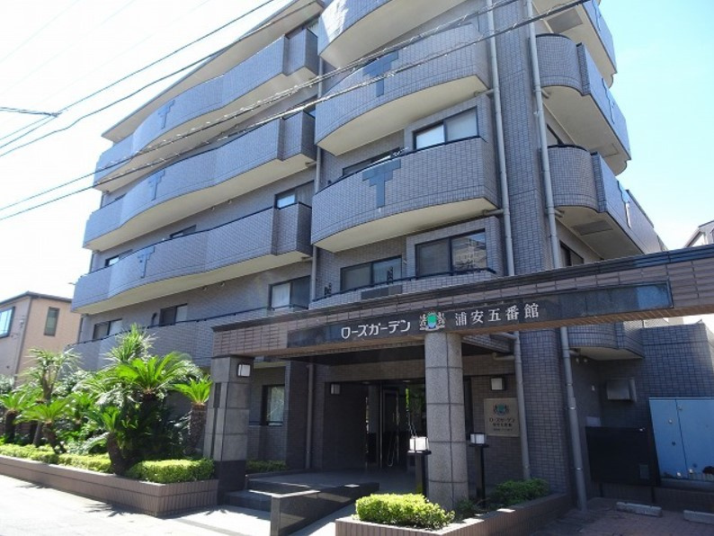 ローズガーデン浦安五番館の外観