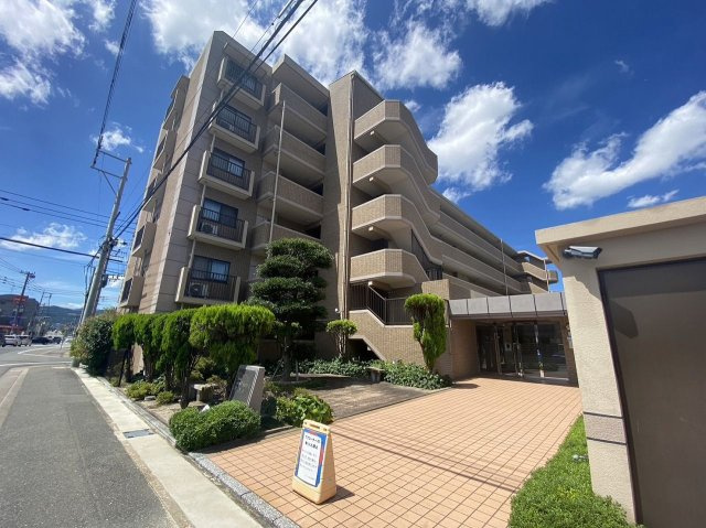 ファミール長丘の外観