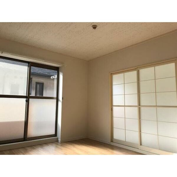 岸和田市吉井町２丁目のハイツの居間・リビング|ゆったりとしたリビングです