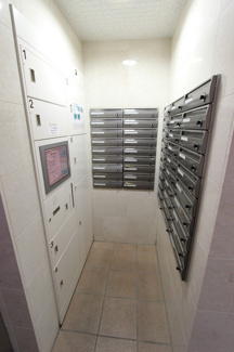 【ロビー】 | 宅配BOXとメールポスト