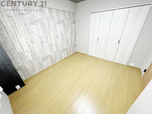 創造性や成長を促す遊びの空間を提供。学習や趣味に集中できる環境を整えます。個別のプライベートスペースは自己表現と自立心を育み、心地よい睡眠環境を整えリラックスできる場所を提供。