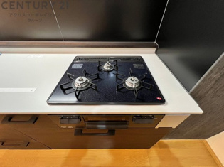 多数の調理器具を同時に使用でき、料理の効率化が可能。省エネで節約になり、様々な料理スタイルに適応できます。また、火力調整が独立しており、手入れや掃除もしやすく、今よりもっとお料理が楽しくなるかも。