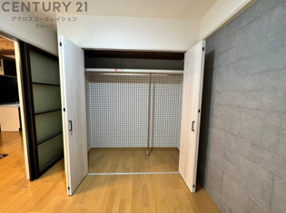 衣類やアクセサリー、小物類の収納が便利で整理整頓がしやすく、部屋の美観を保ちつつ、スペースを最大限に活用できます。衣服のしわやダメージを防ぎ、長持ちさせることができます。