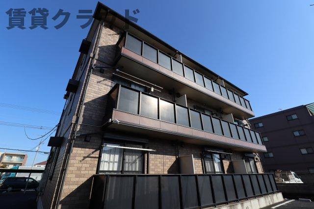 サンラルゴの外観|外からの目が気にならないバルコニーで洗濯物が干せます