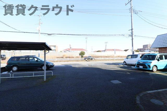 サンラルゴの駐車場|駐車場があるので、車を買う予定の方も安心です